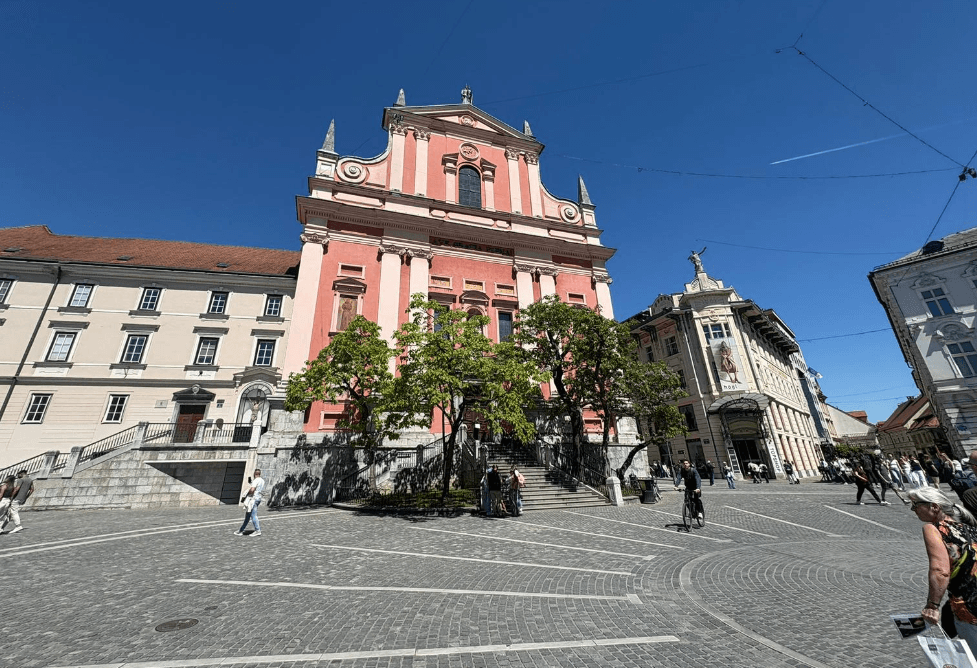Franziskanerkirche in der Altstadt von Ljubljana